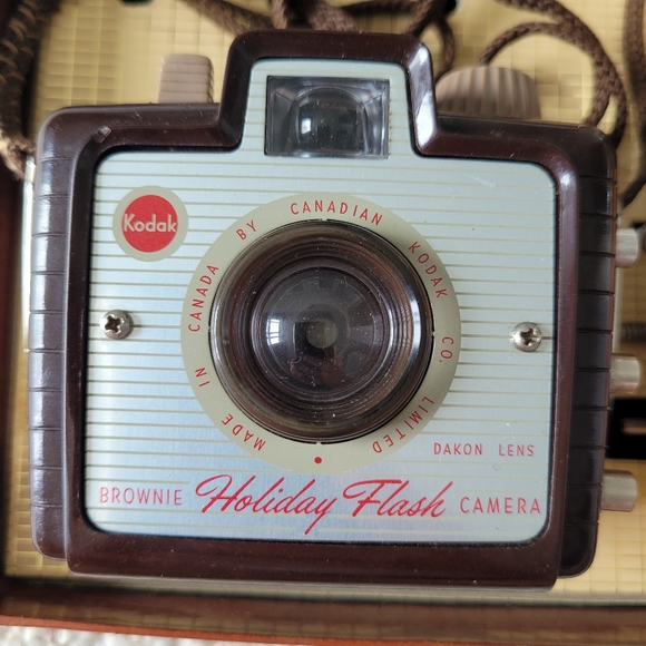 Kodak Brownie Holiday Flash Outfit Camera - Picture 4 of 10